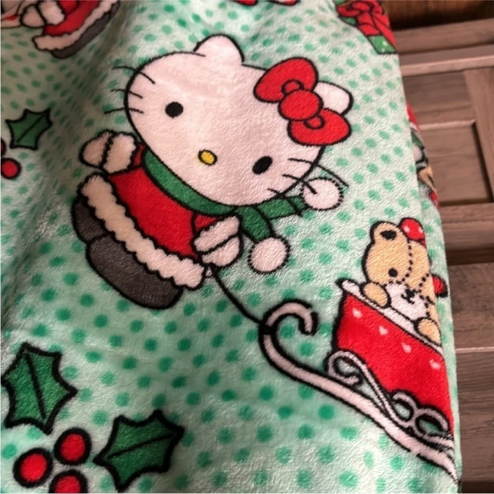 *CLEARANCE* NWT HELLO KITTY SANTA HAT & SLEIGH GREEN 60 x 70 CHRISTMAS THROW